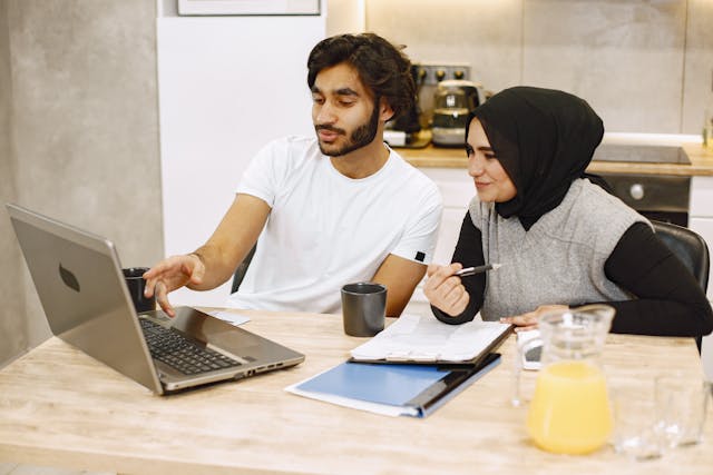 Freelancer working on invoice tasks